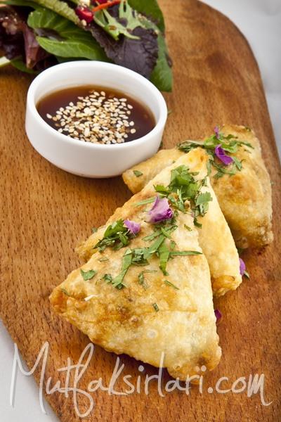 Samosa ve Tatlı Ekşi Sos