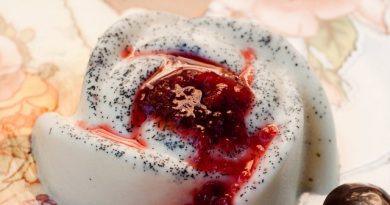 Böğürtlen Soslu Panna Cotta