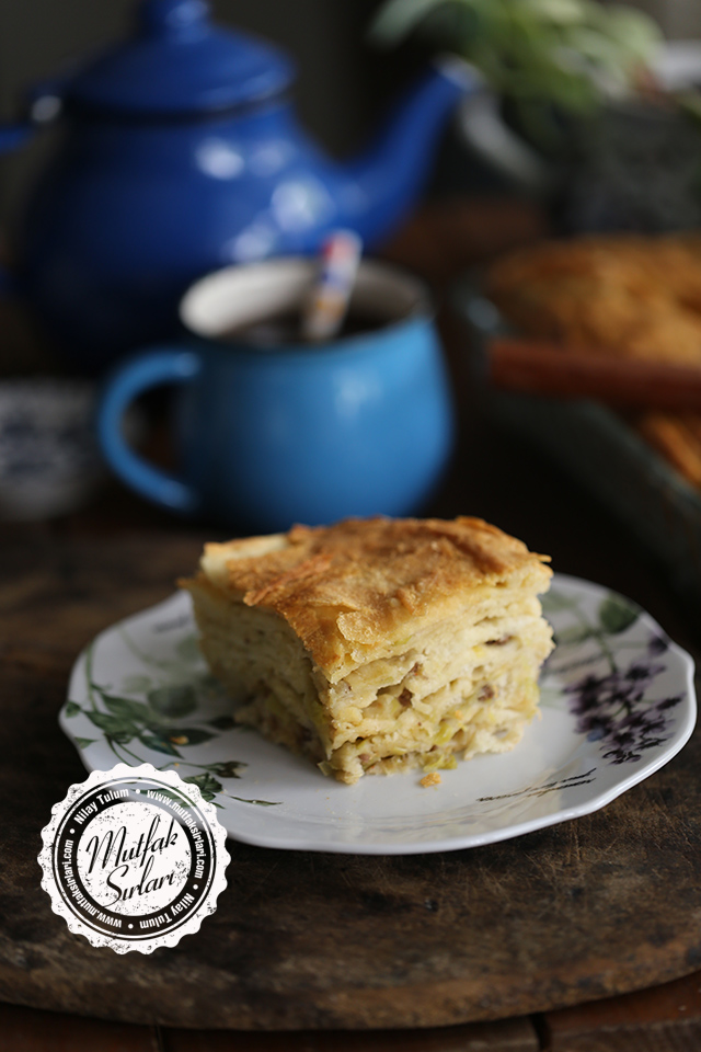 El Açması Kıymalı Pırasalı Börek