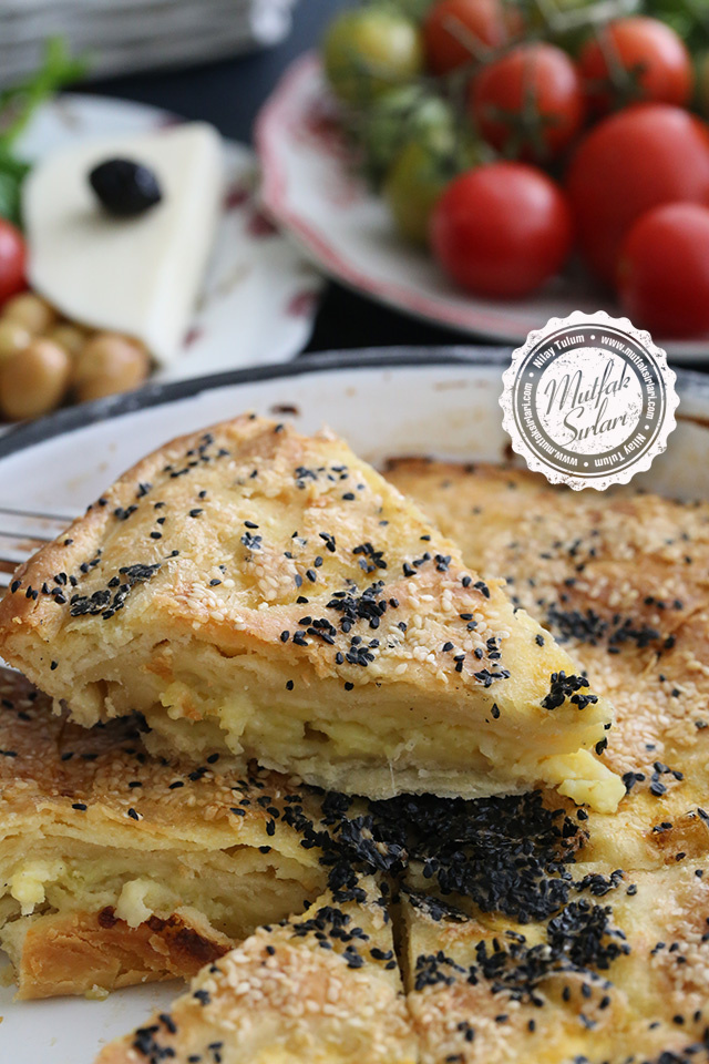 El Açması Kolay Börek (Patatesli-Kaşarlı)