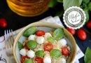 Kinoalı Caprese Salatası