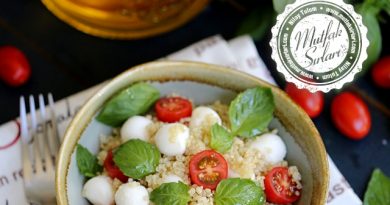 Kinoalı Caprese Salatası