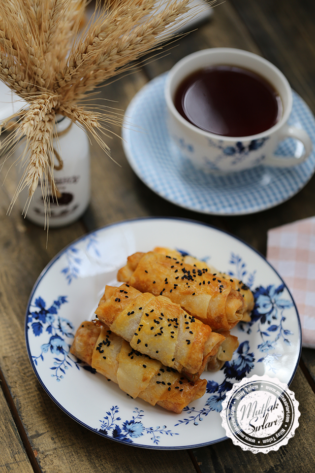 El Açması Tadında Nişastalı Pırasalı Börek