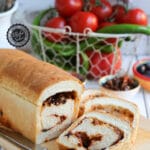 Ev Yapımı Zeytinli Rulo Ekmek