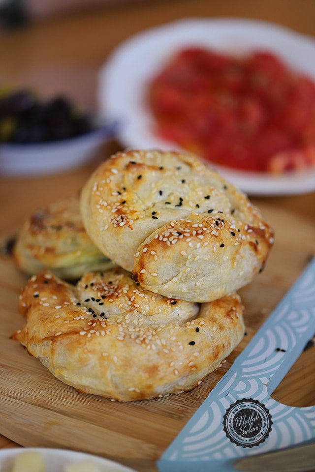 Börekleriniz Asla Kurumayacak: Börek Sosu Nasıl Yapılır?