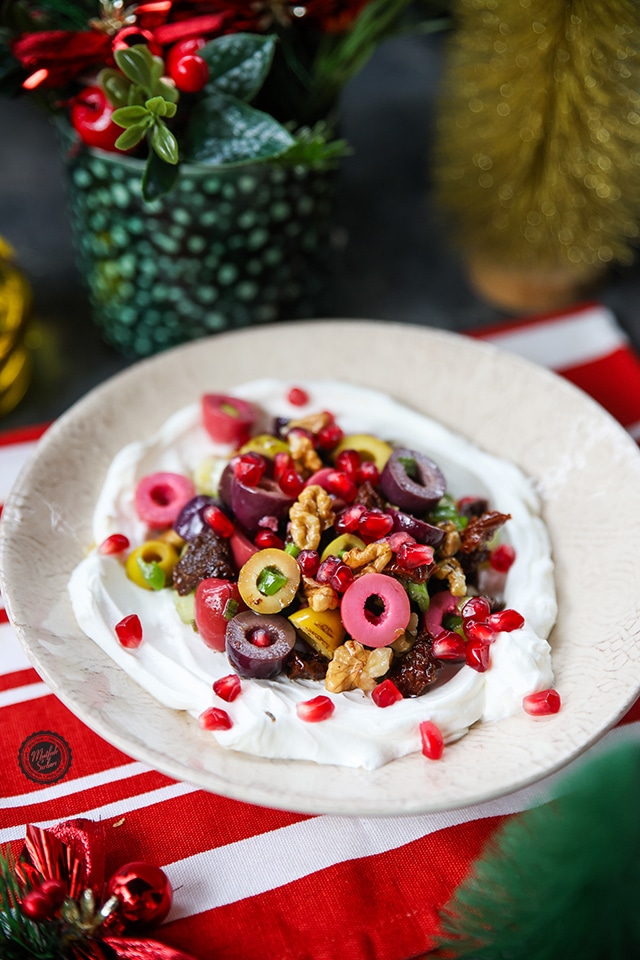 Kuru domatesli Cevizli Zeytin Salatası (Limonlu Labneli)